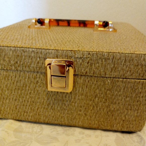 Make-Up box - Picture 3 of 5